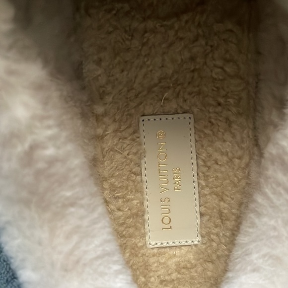 🔥Louis Vuitton Time Out Sneaker🔥 - Picture 7 of 7